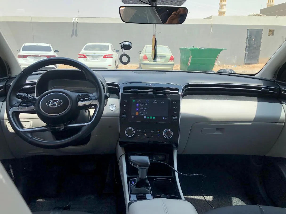 Car image 14