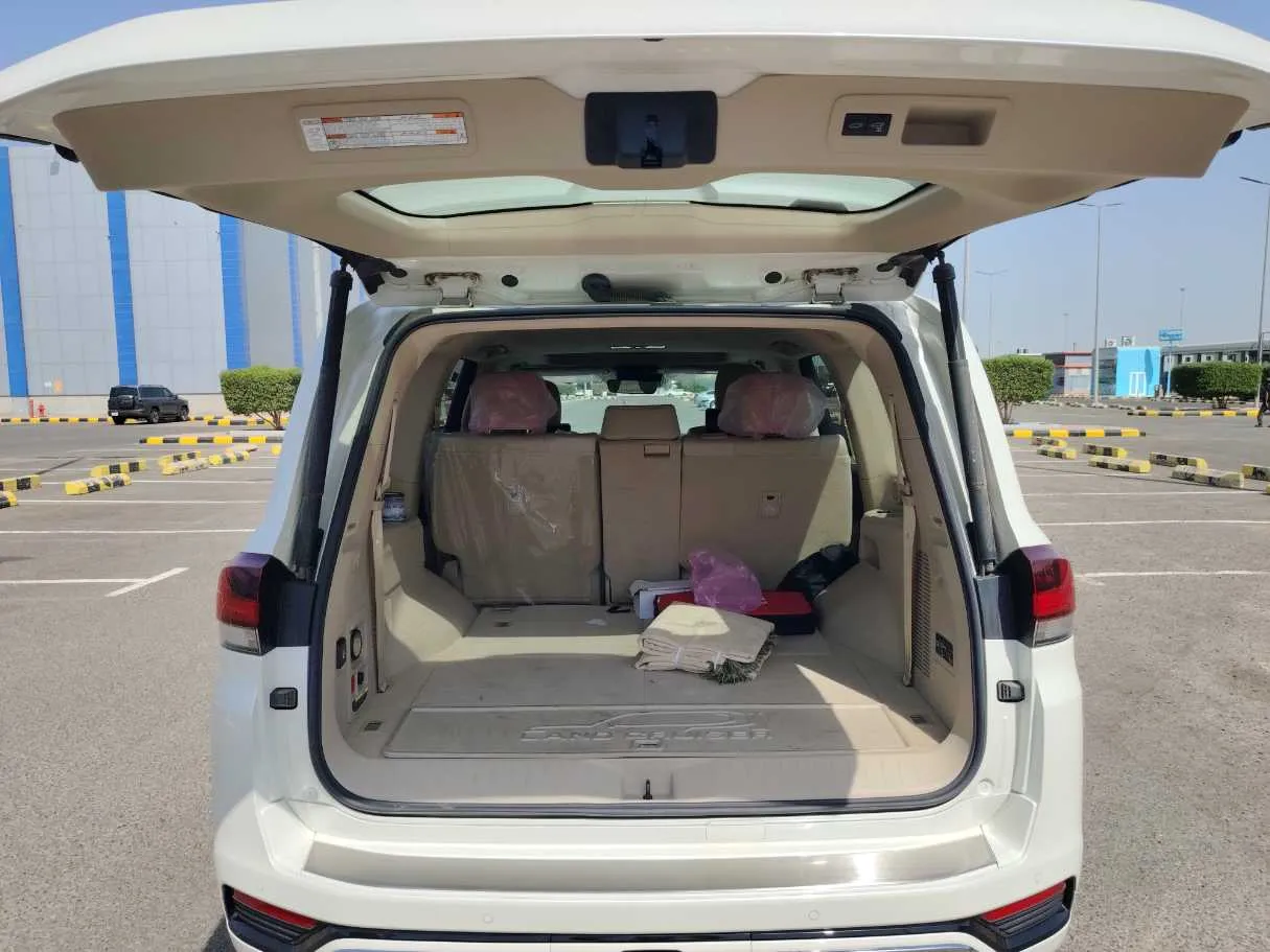 Car image 25