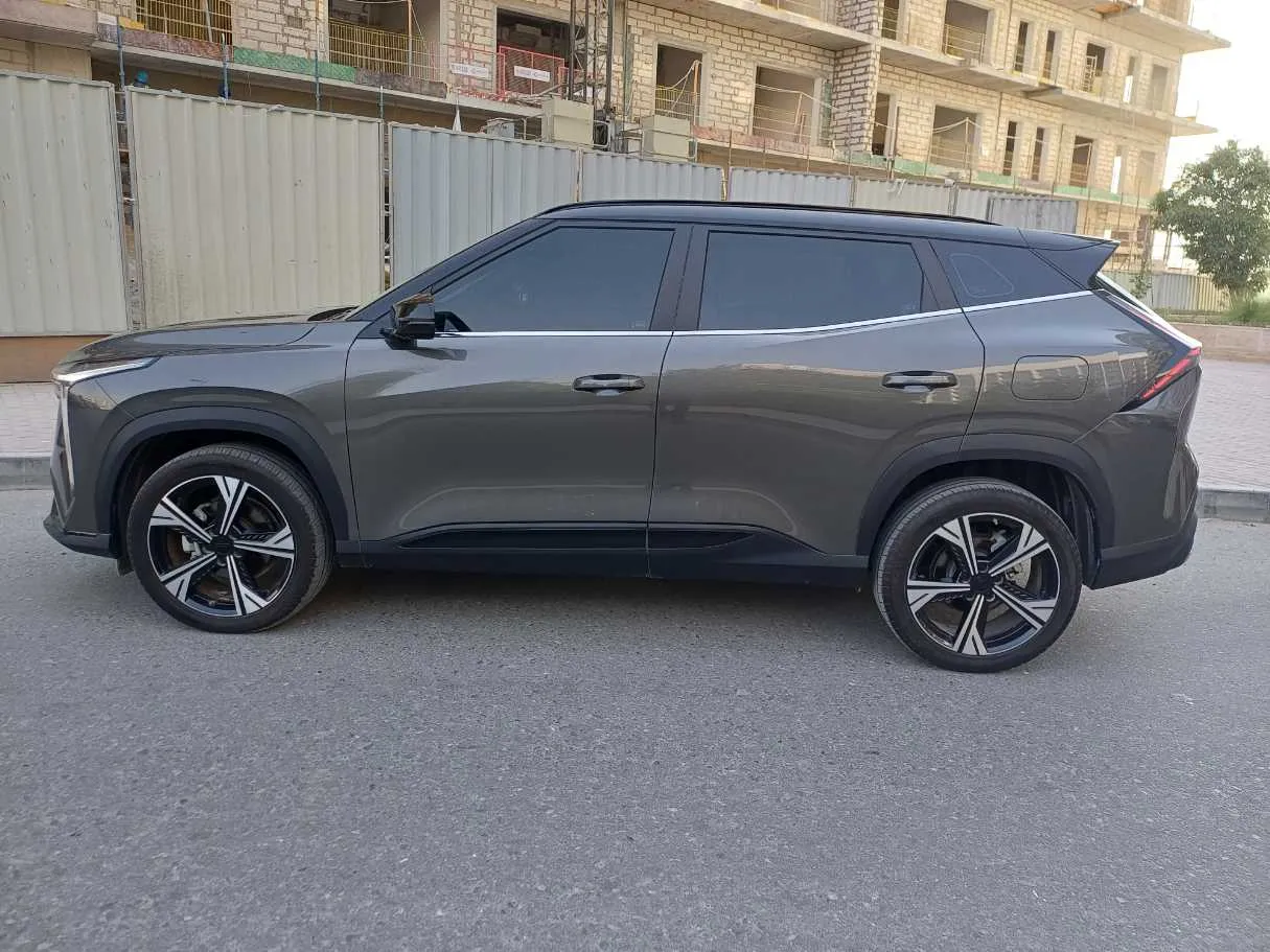Car image 4