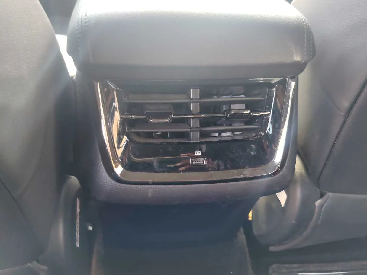 Car image 29