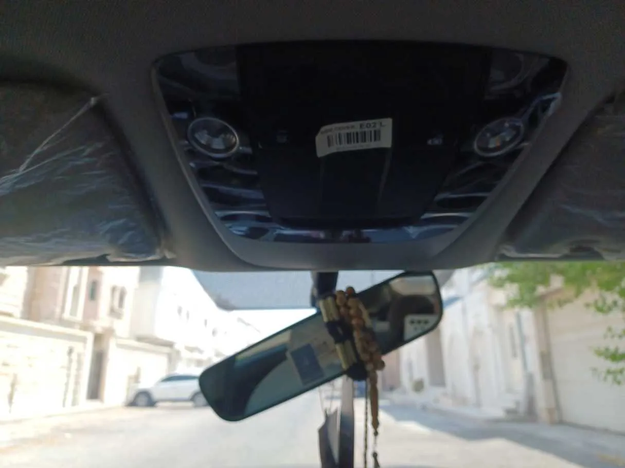 Car image 20
