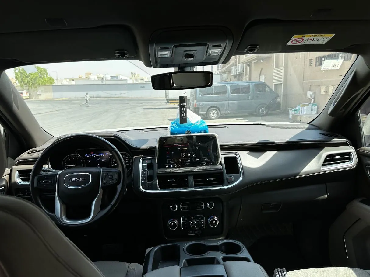 Car image 16