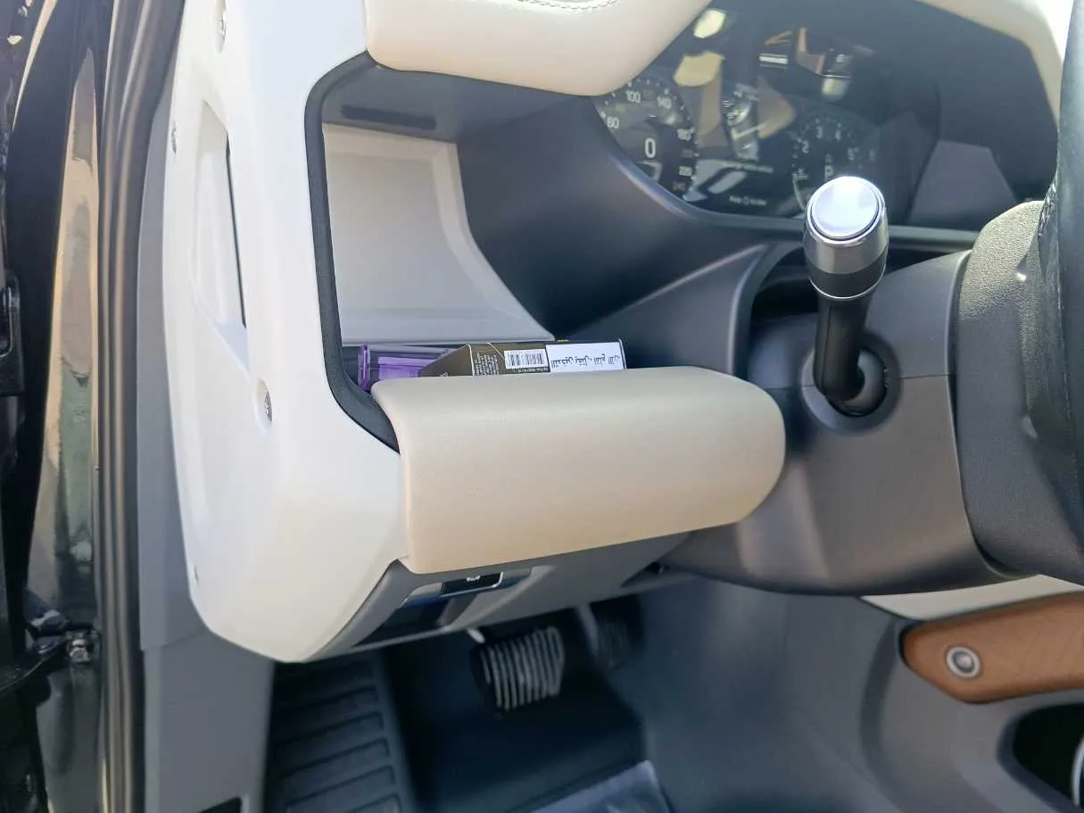 Car image 40