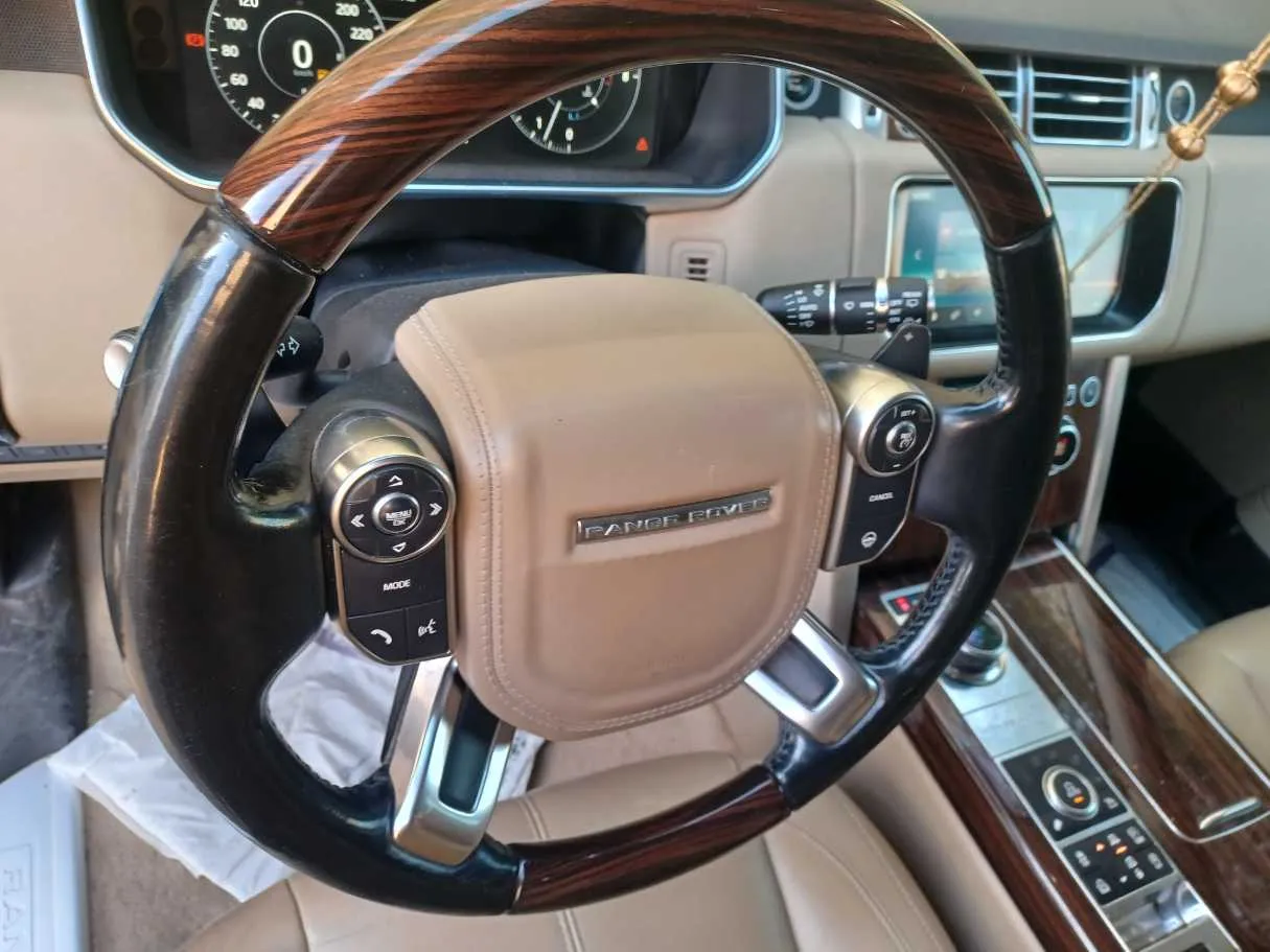 Car image 19