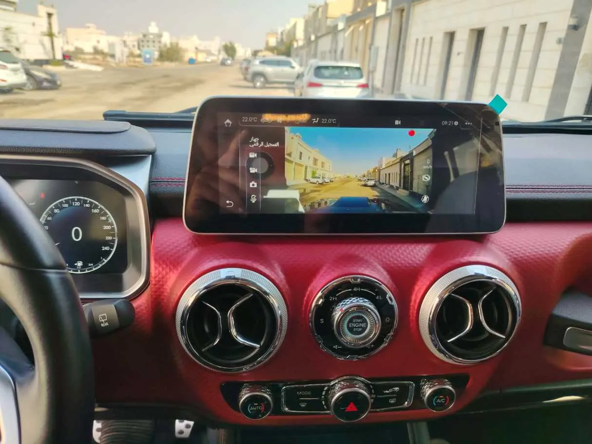 Car image 25
