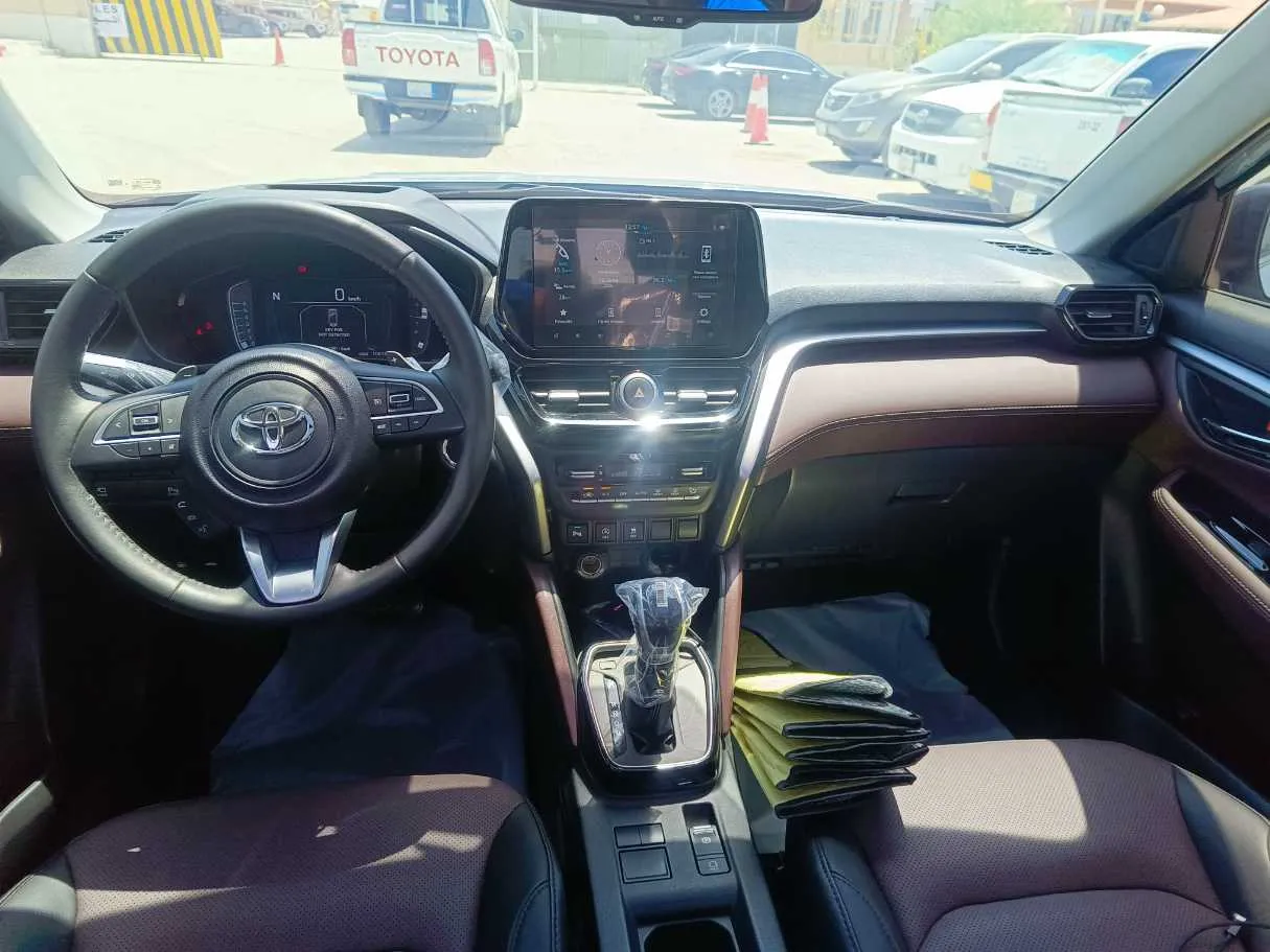 Car image 20