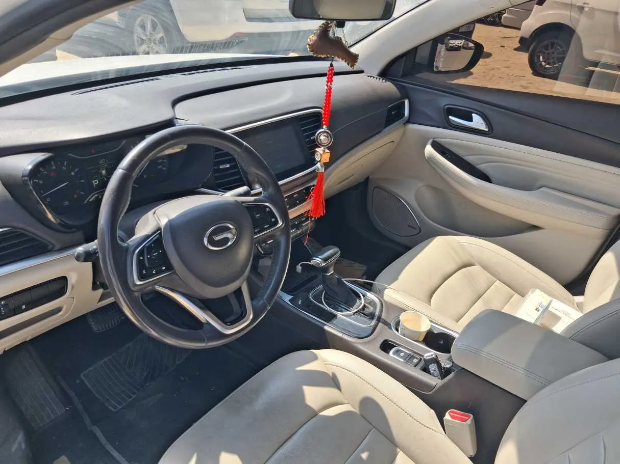 Car image 11