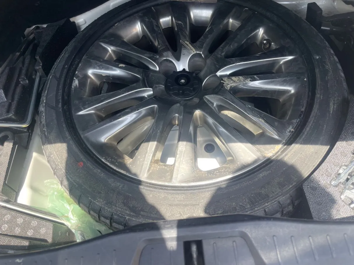 Car image 27