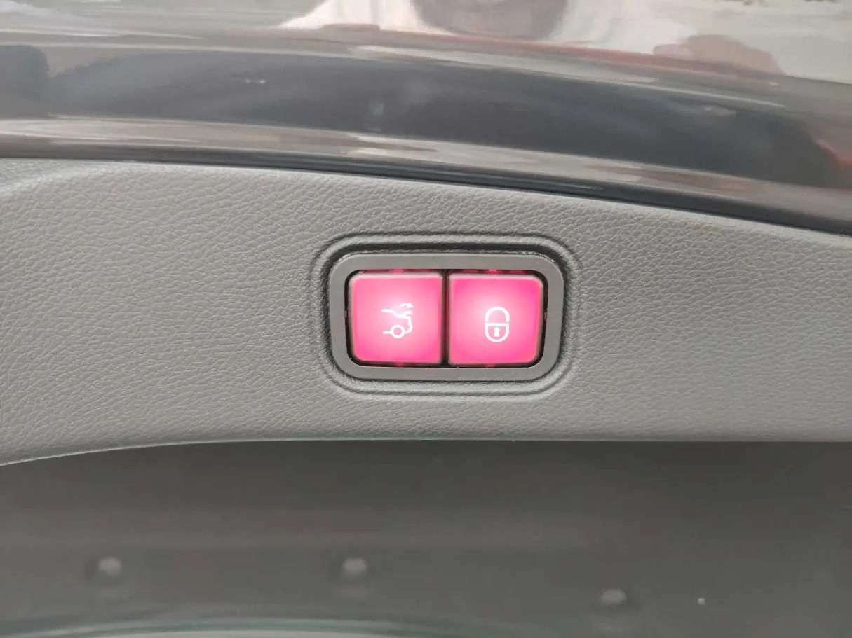 Car image 28