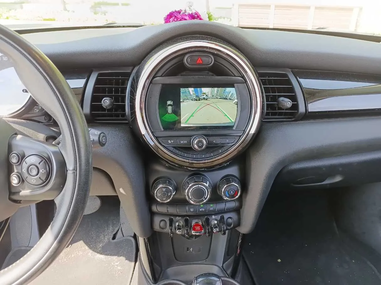 Car image 16