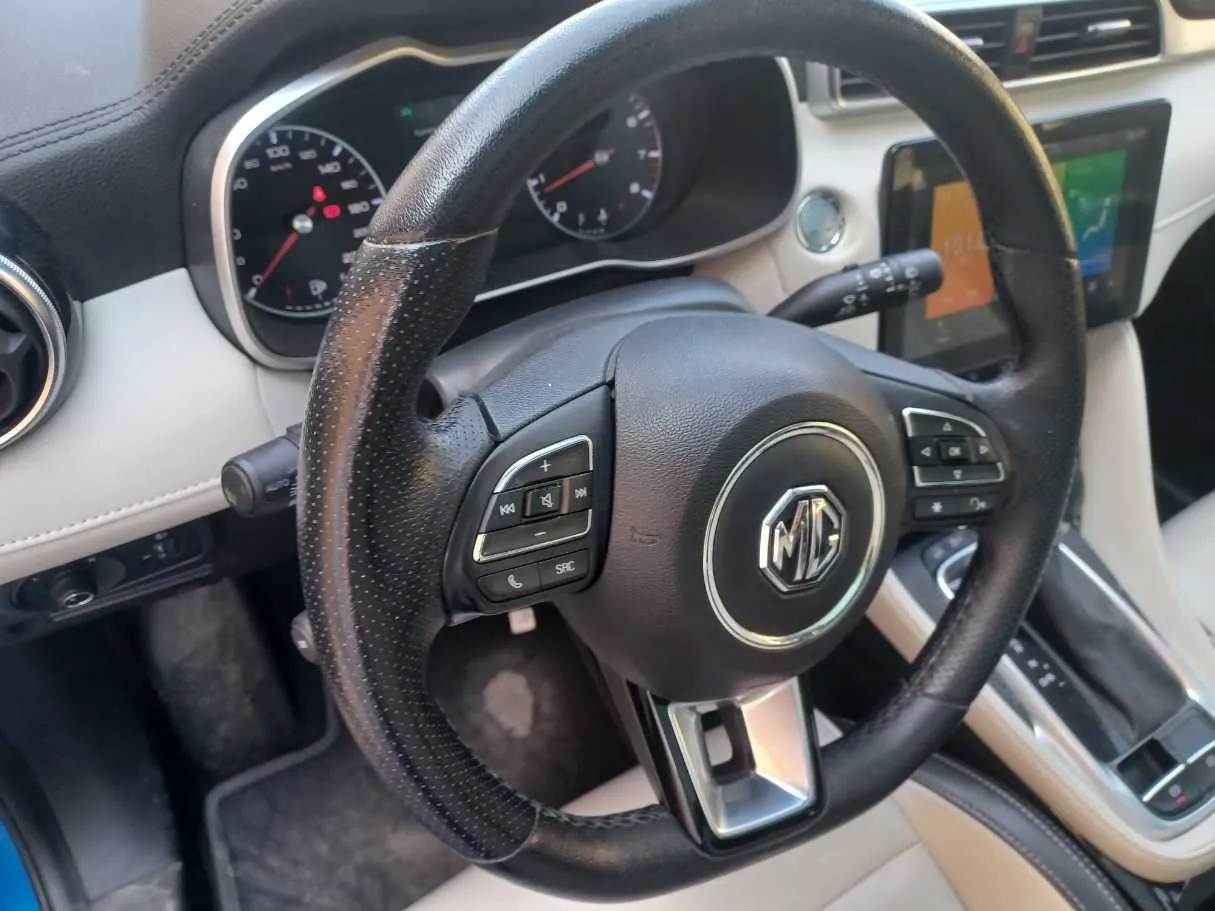 Car image 19