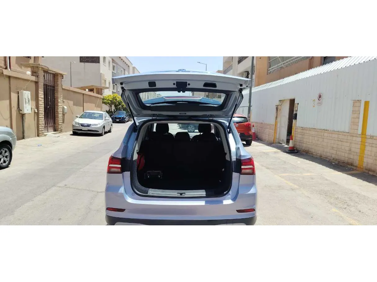 Car image 24
