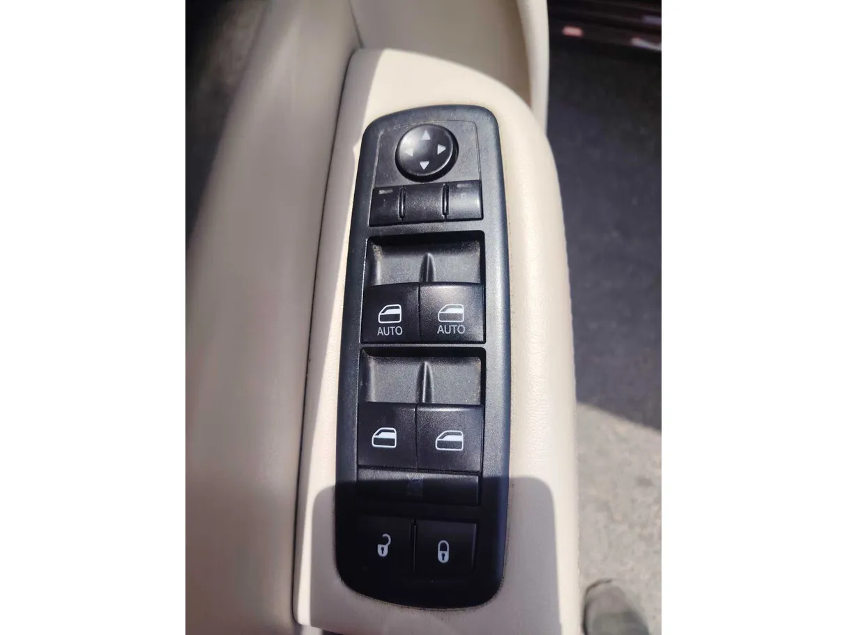 Car image 27