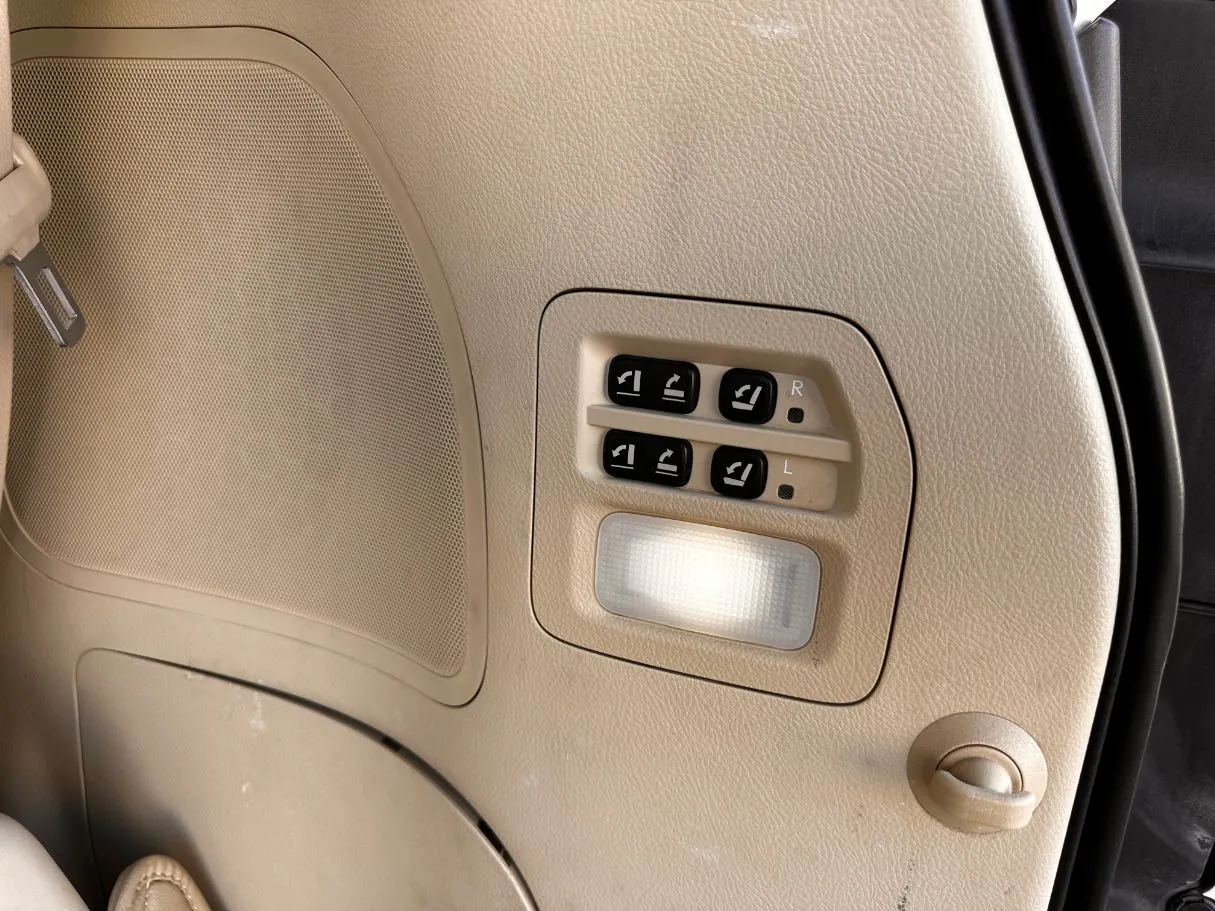 Car image 29