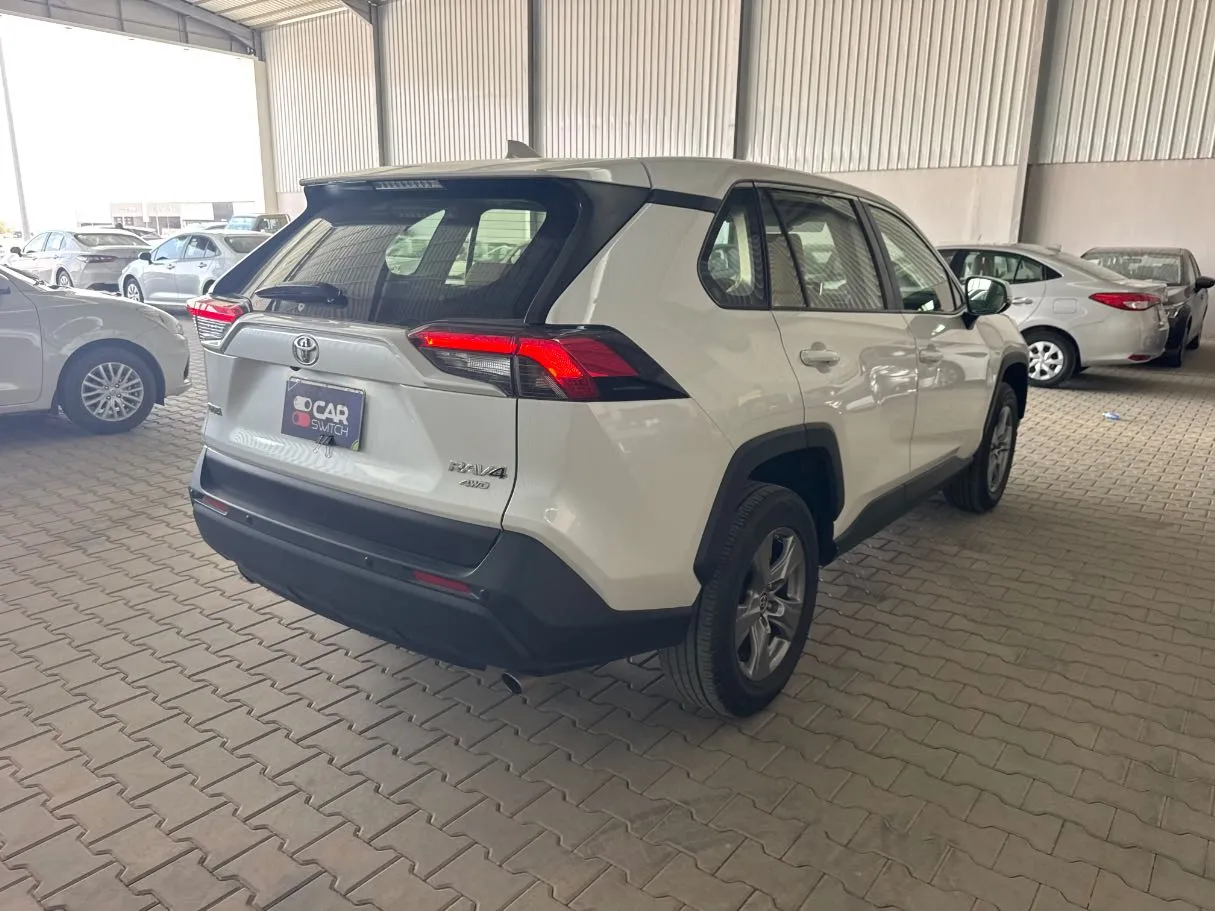 Car image 5