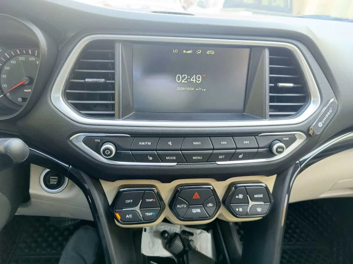 Car image 18