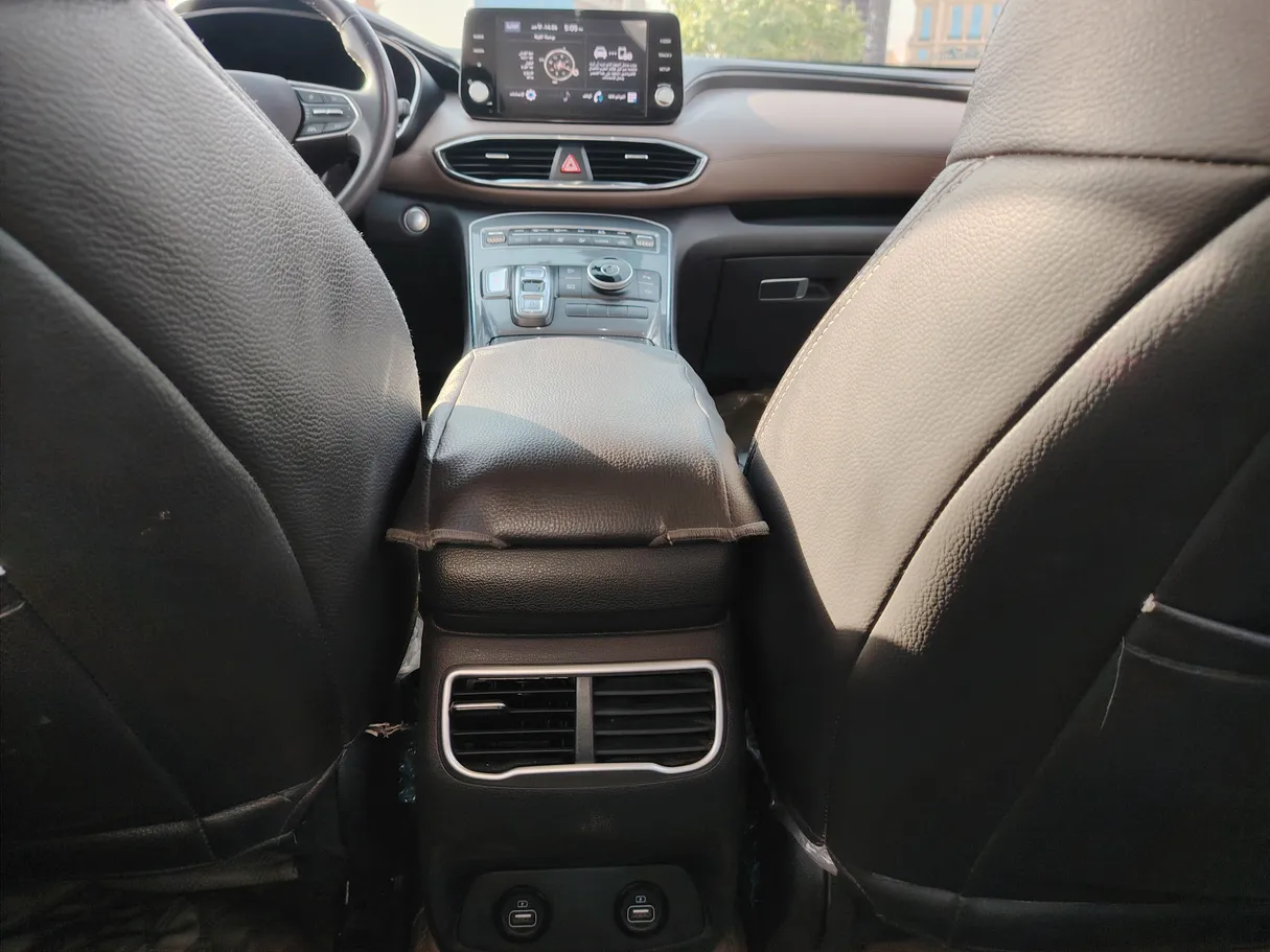 Car image 30