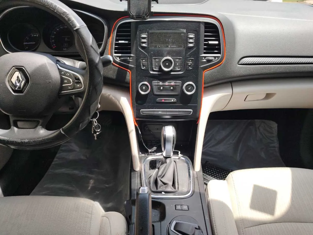 Car image 18
