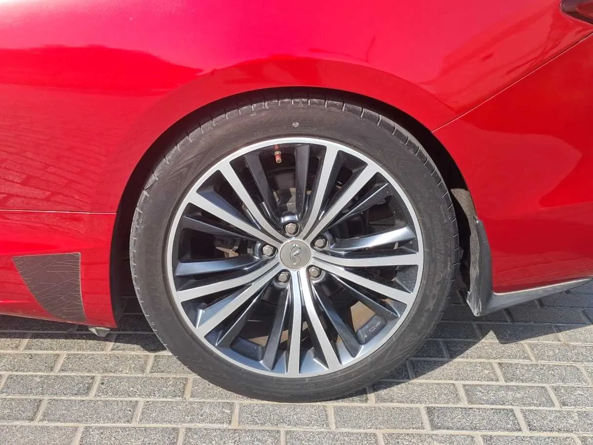 Car image 9