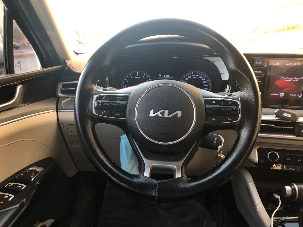 Car image 17