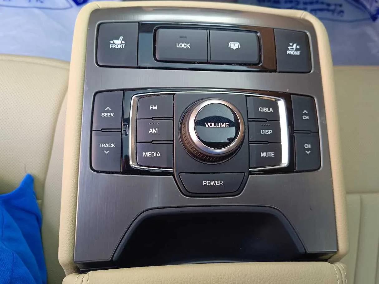 Car image 37