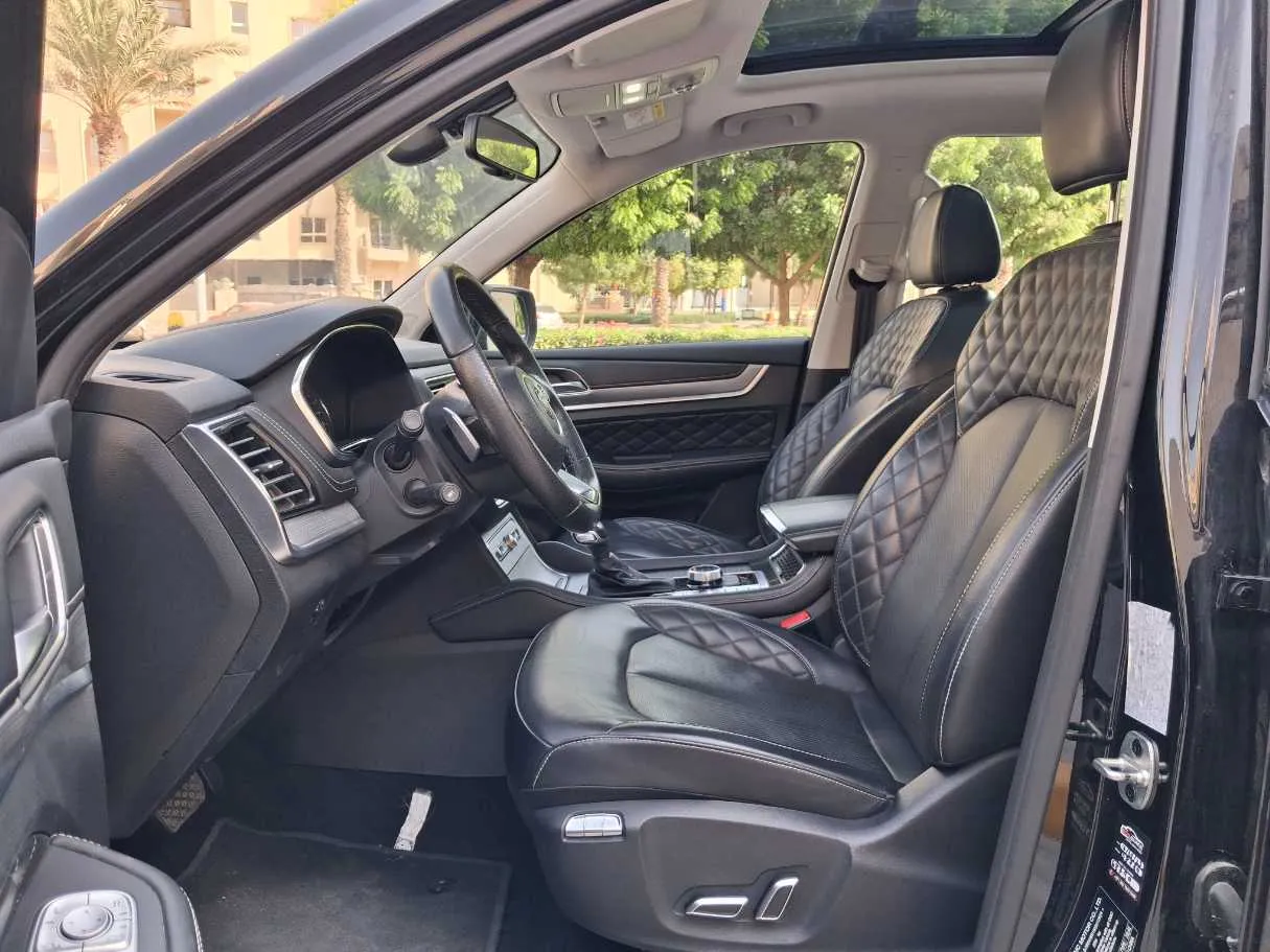 Car image 12
