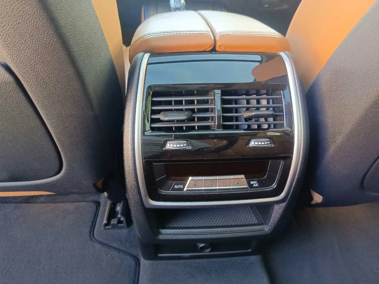 Car image 32
