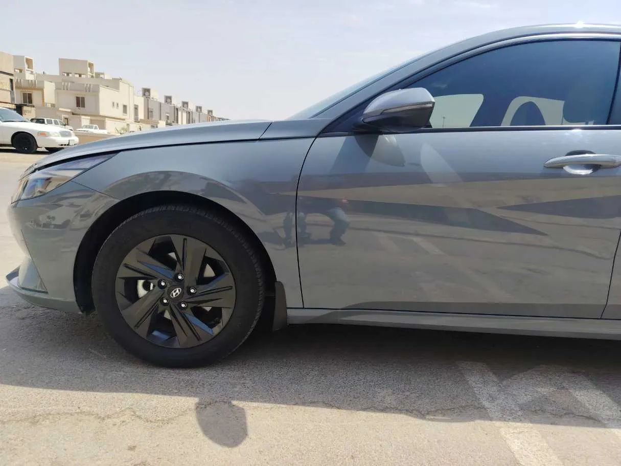 Car image 9