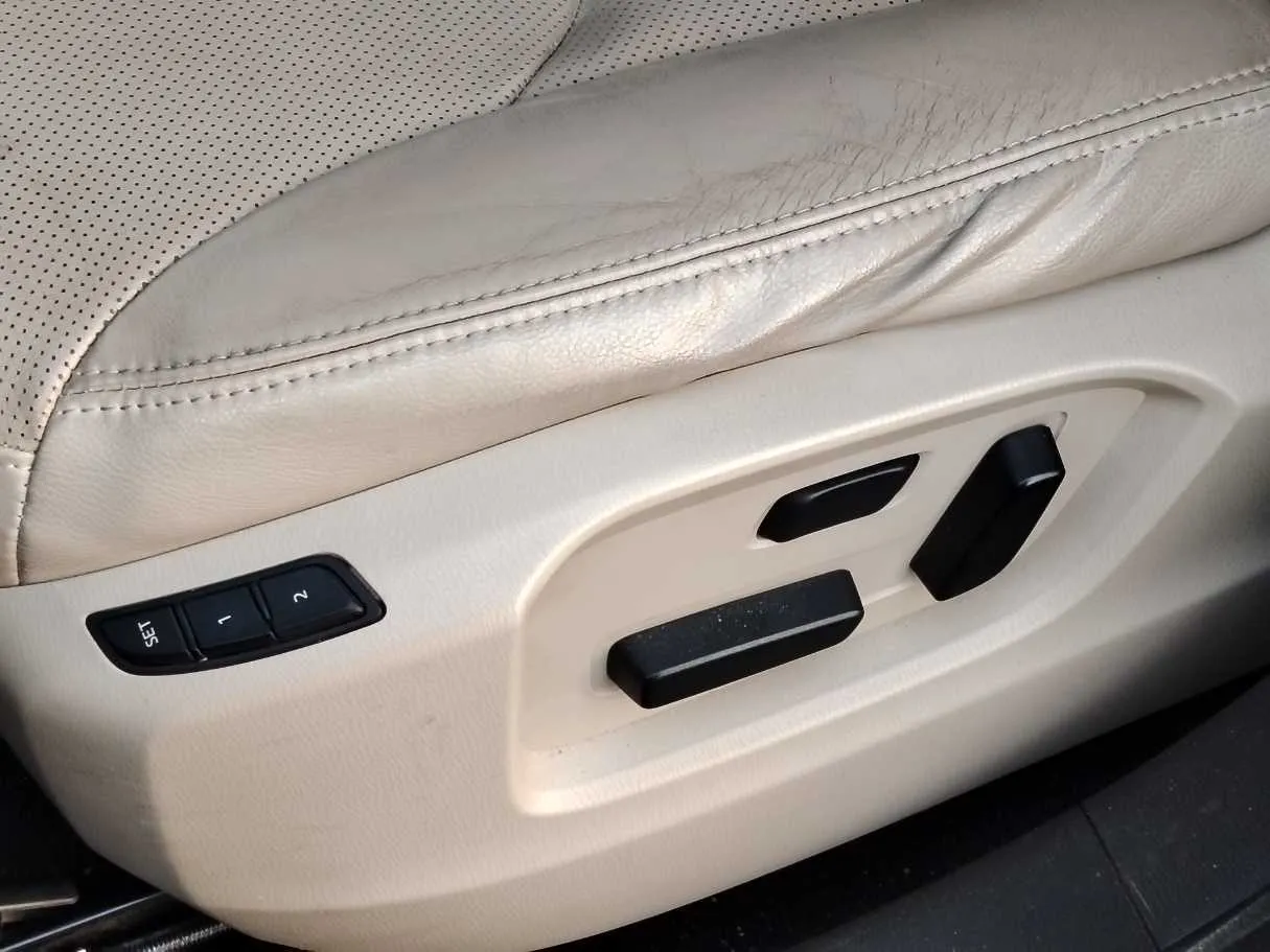 Car image 37