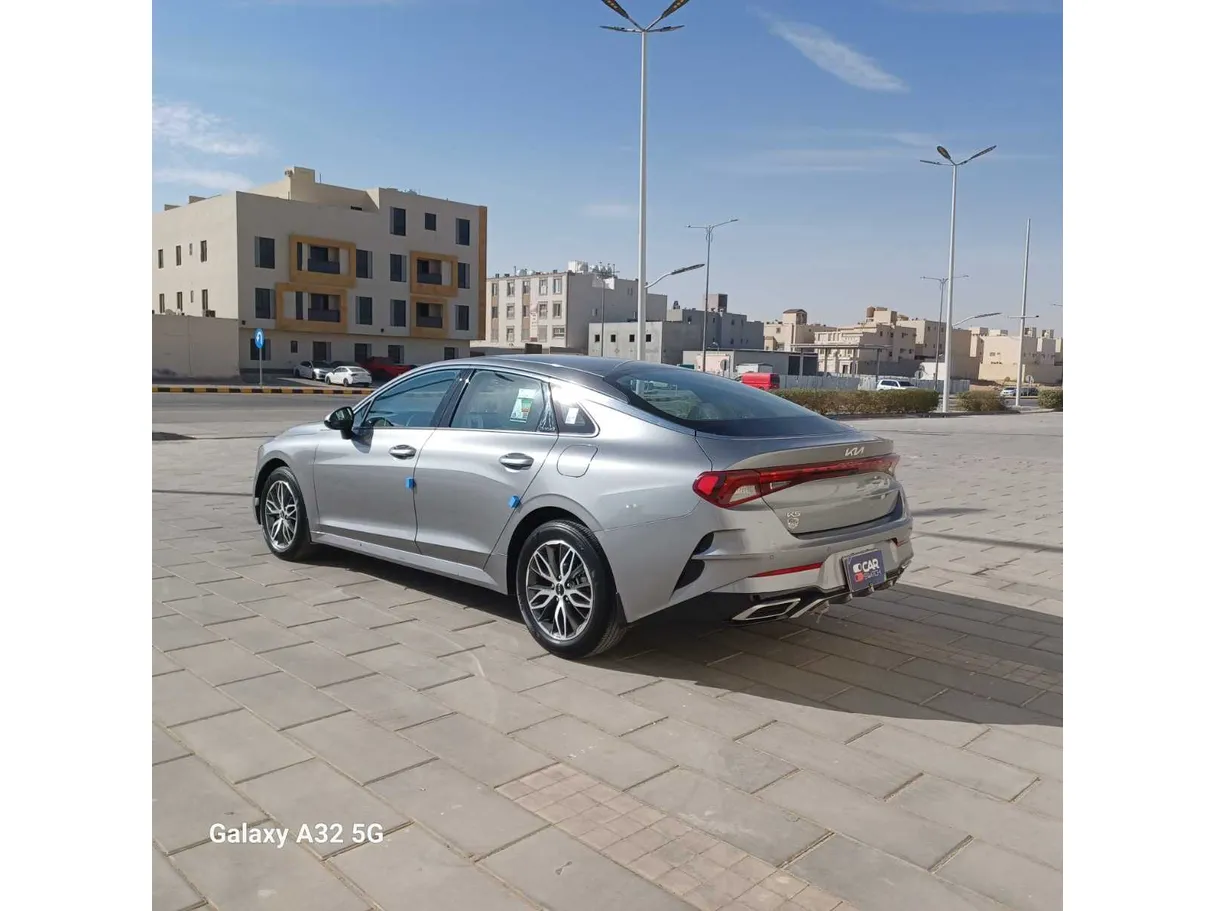 Car image 7