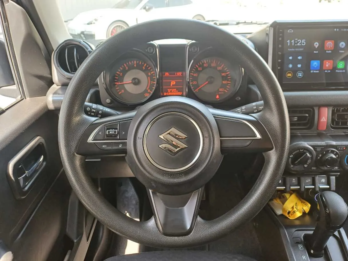 Car image 18