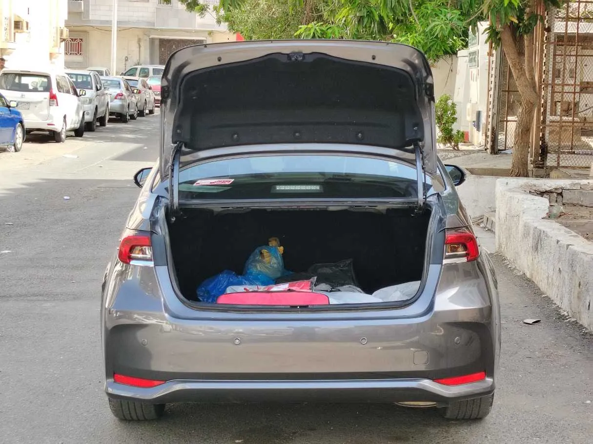 Car image 24