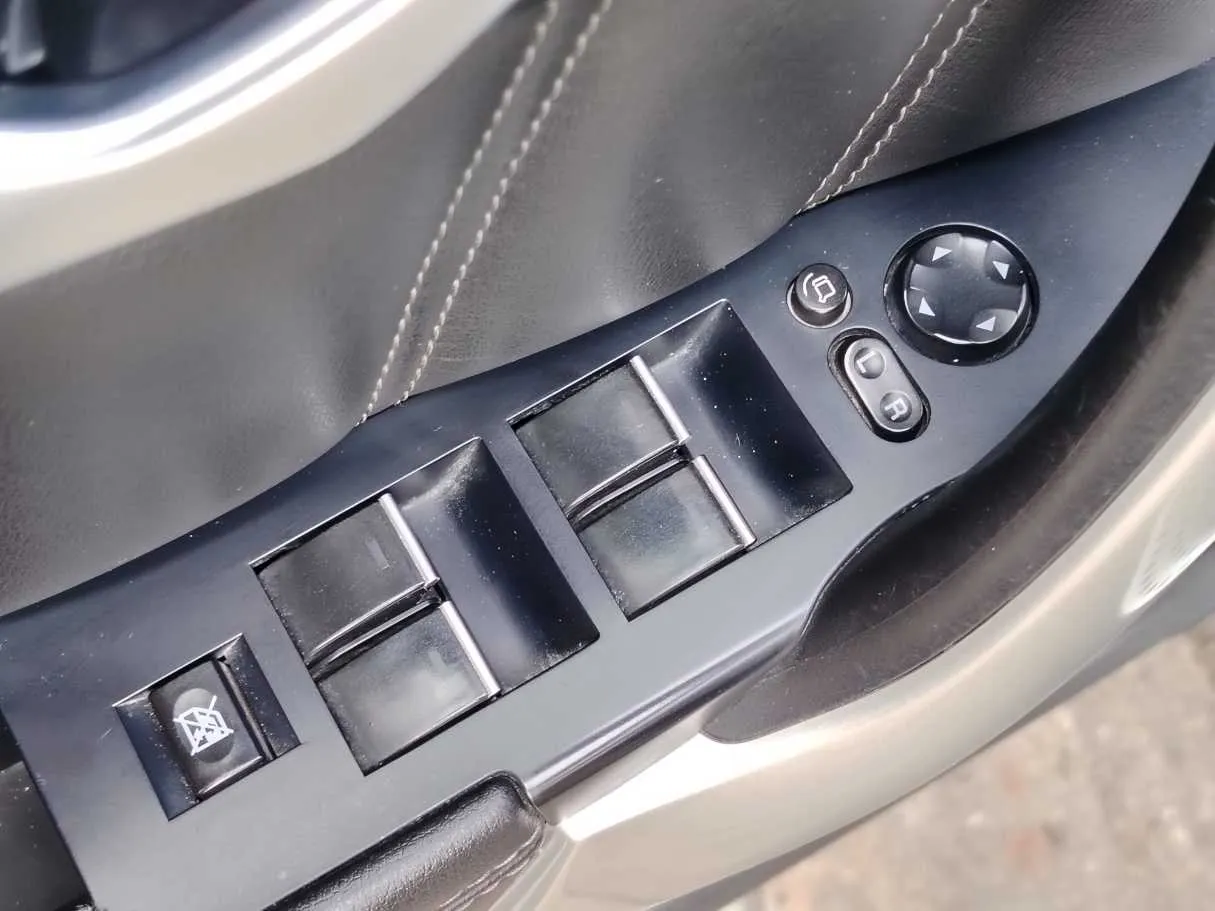 Car image 30
