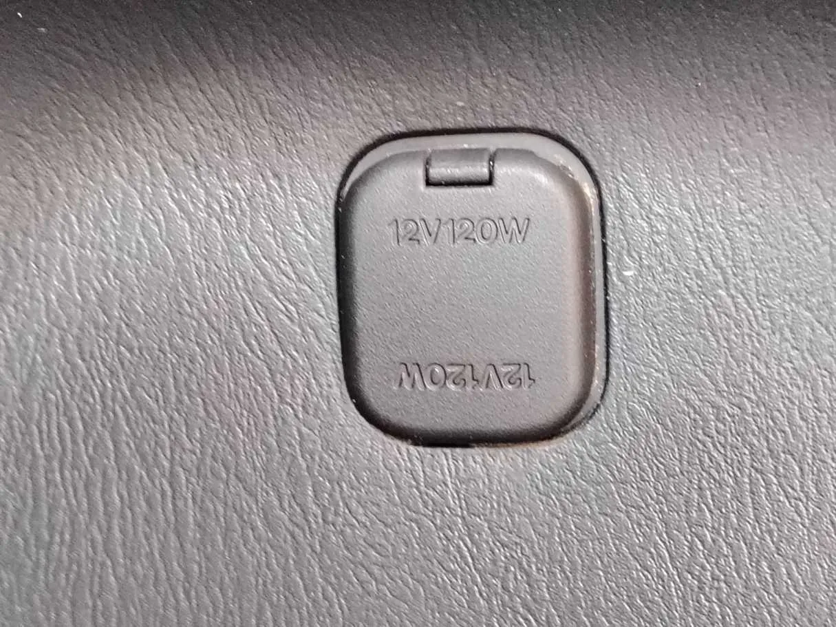 Car image 30