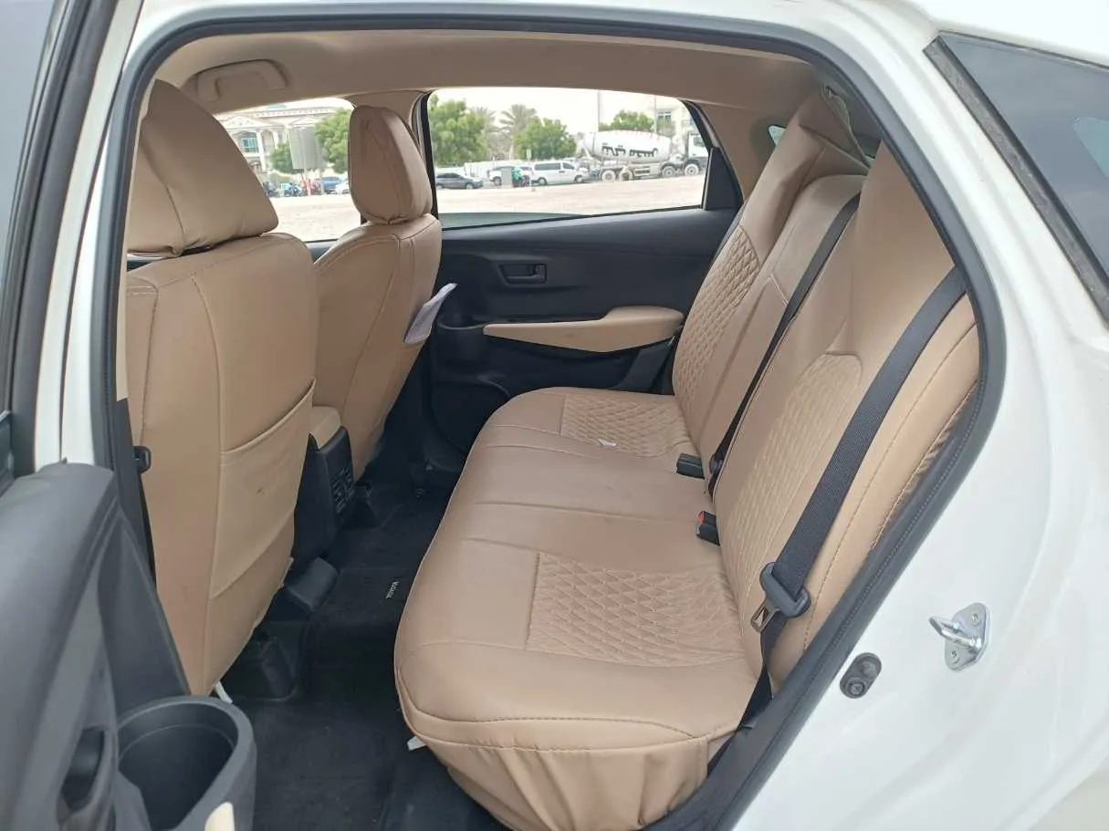 Car image 13