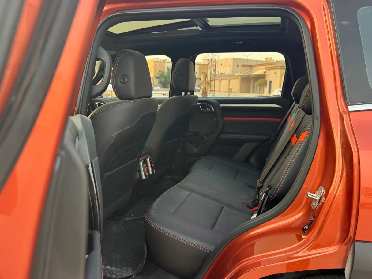 Car image 13