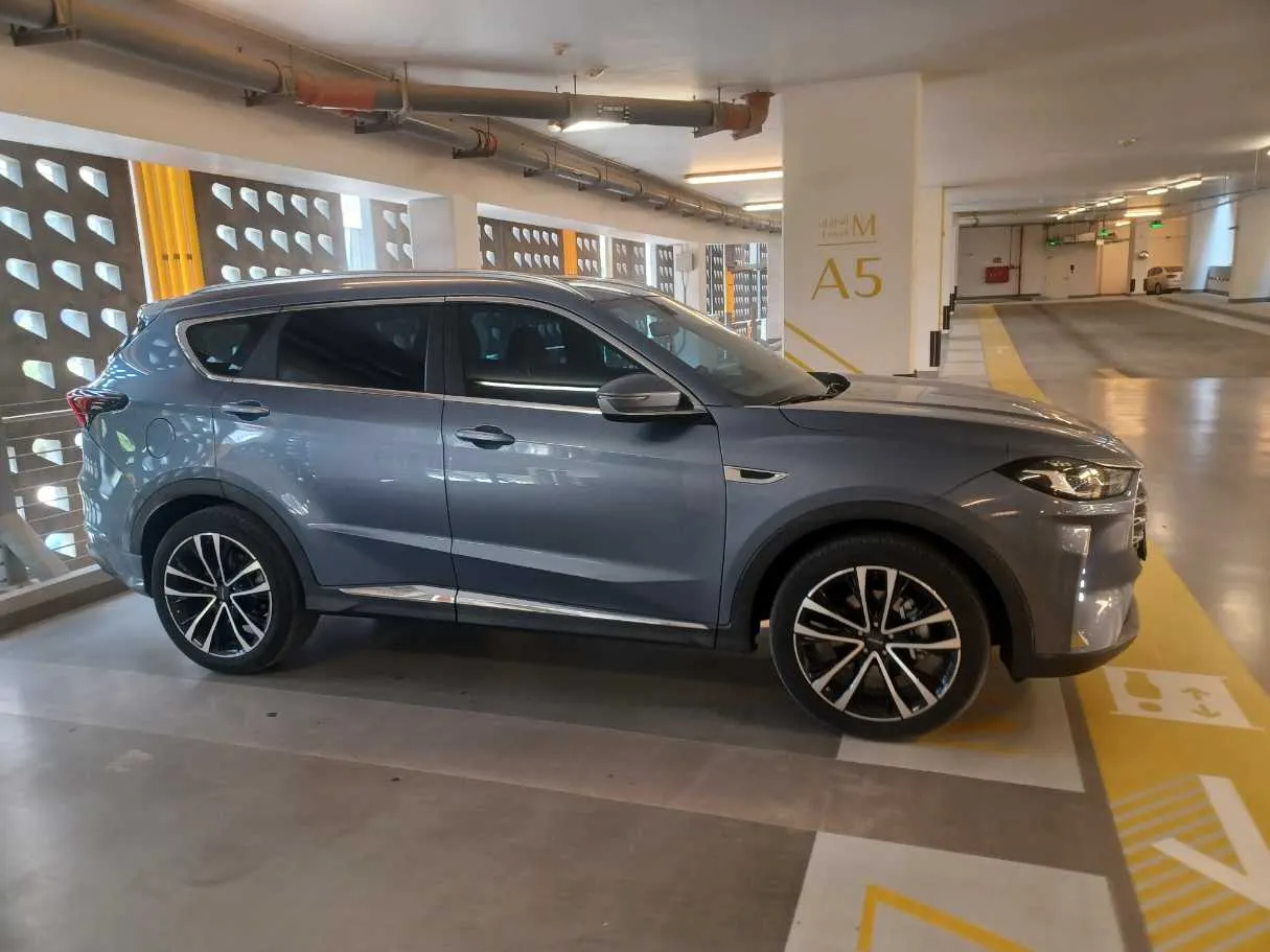 Car image 4