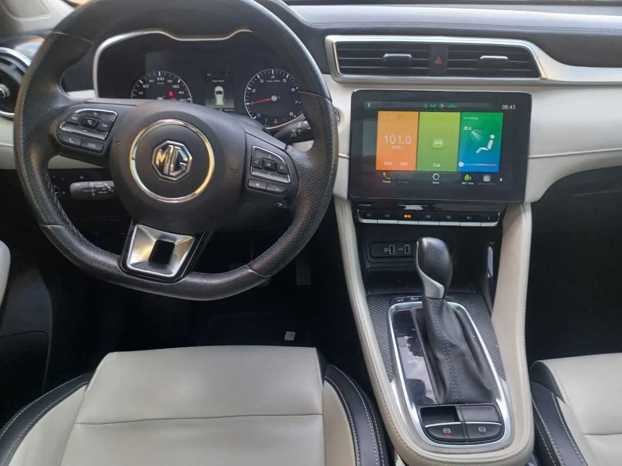 Car image 16