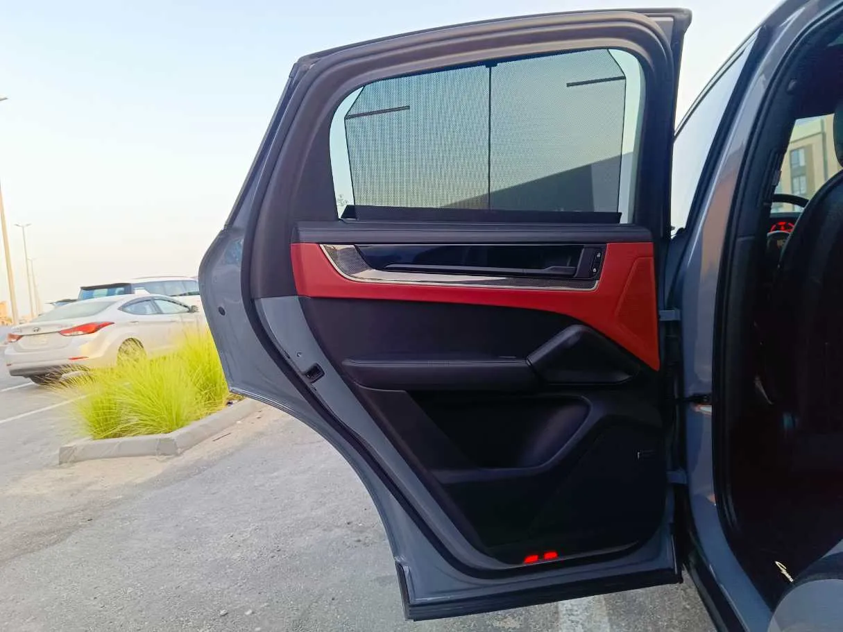 Car image 20