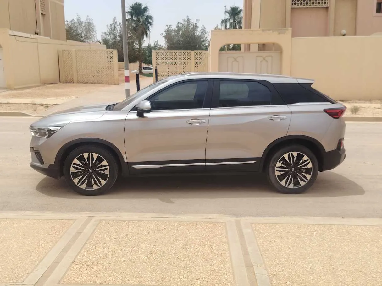 Car image 8