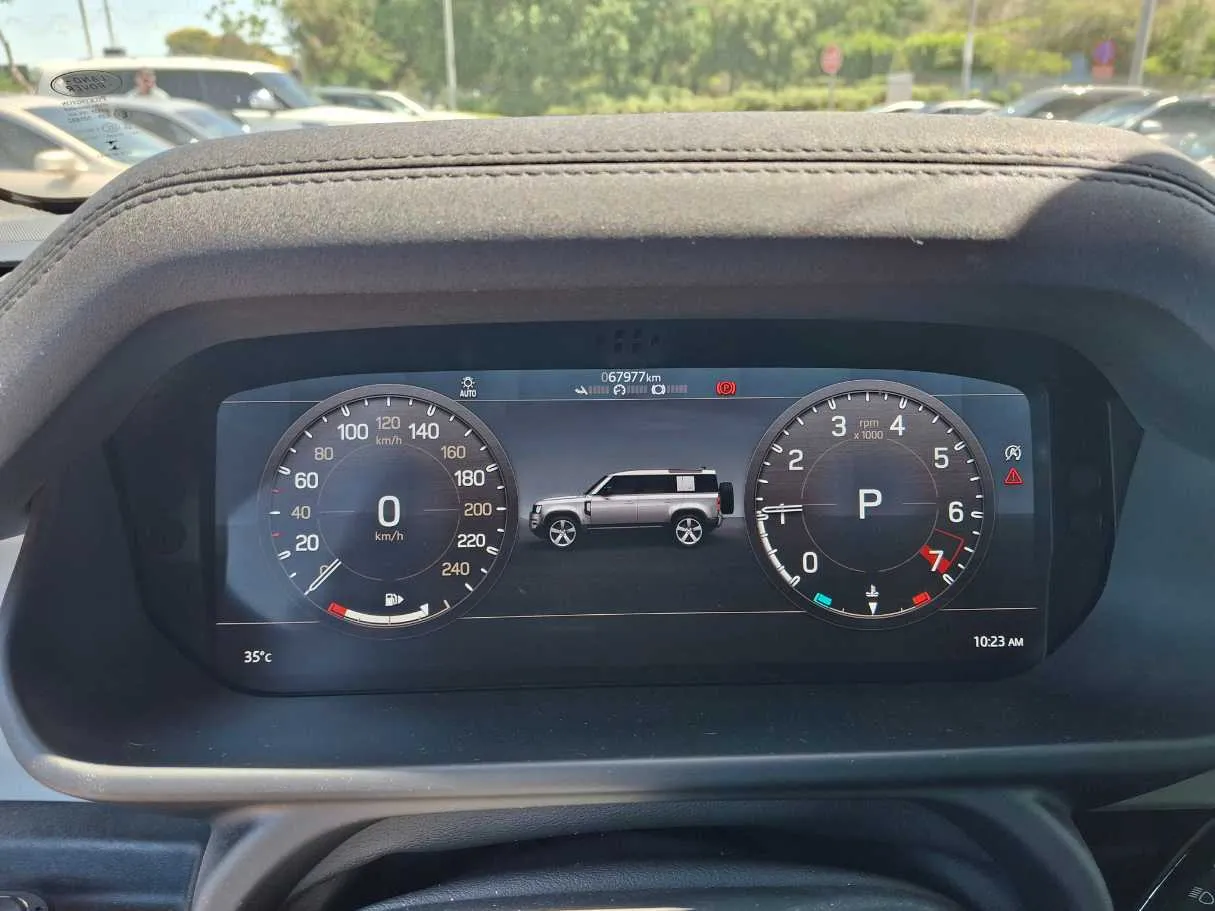 Car image 19