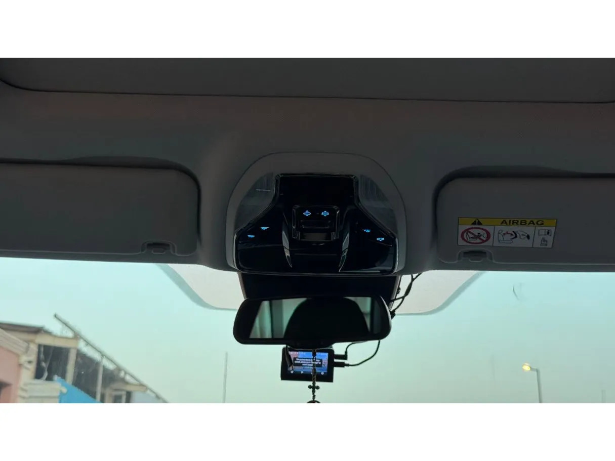 Car image 23