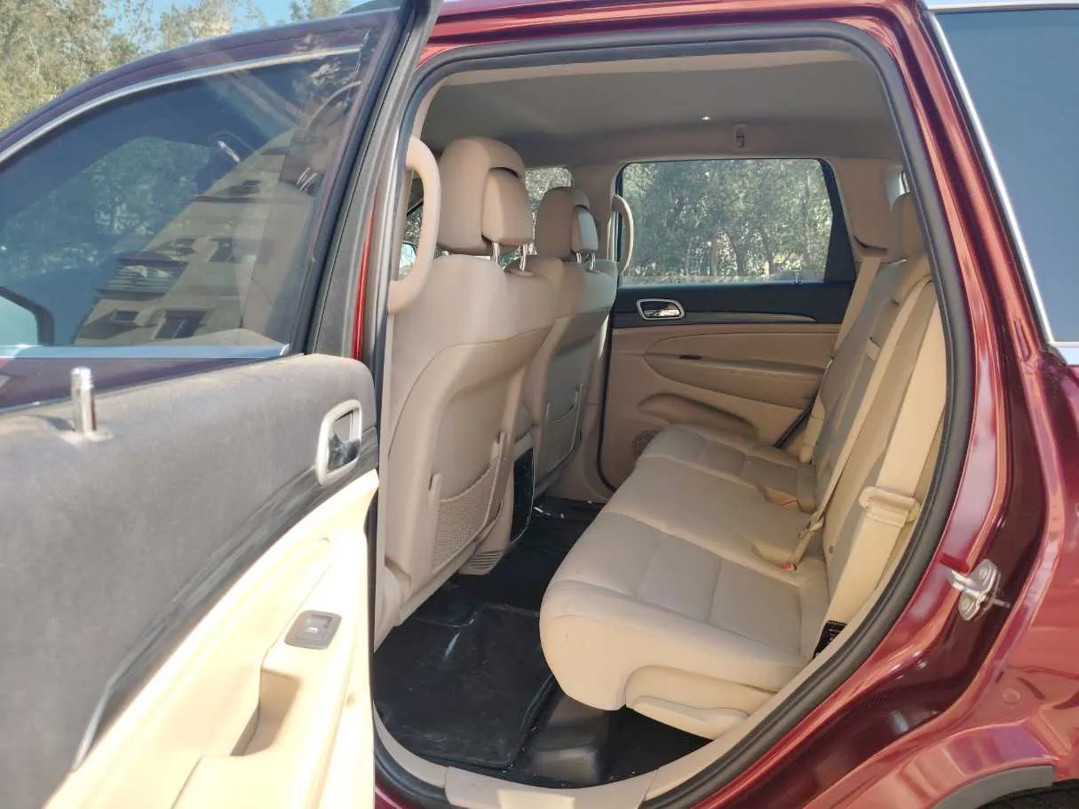 Car image 15