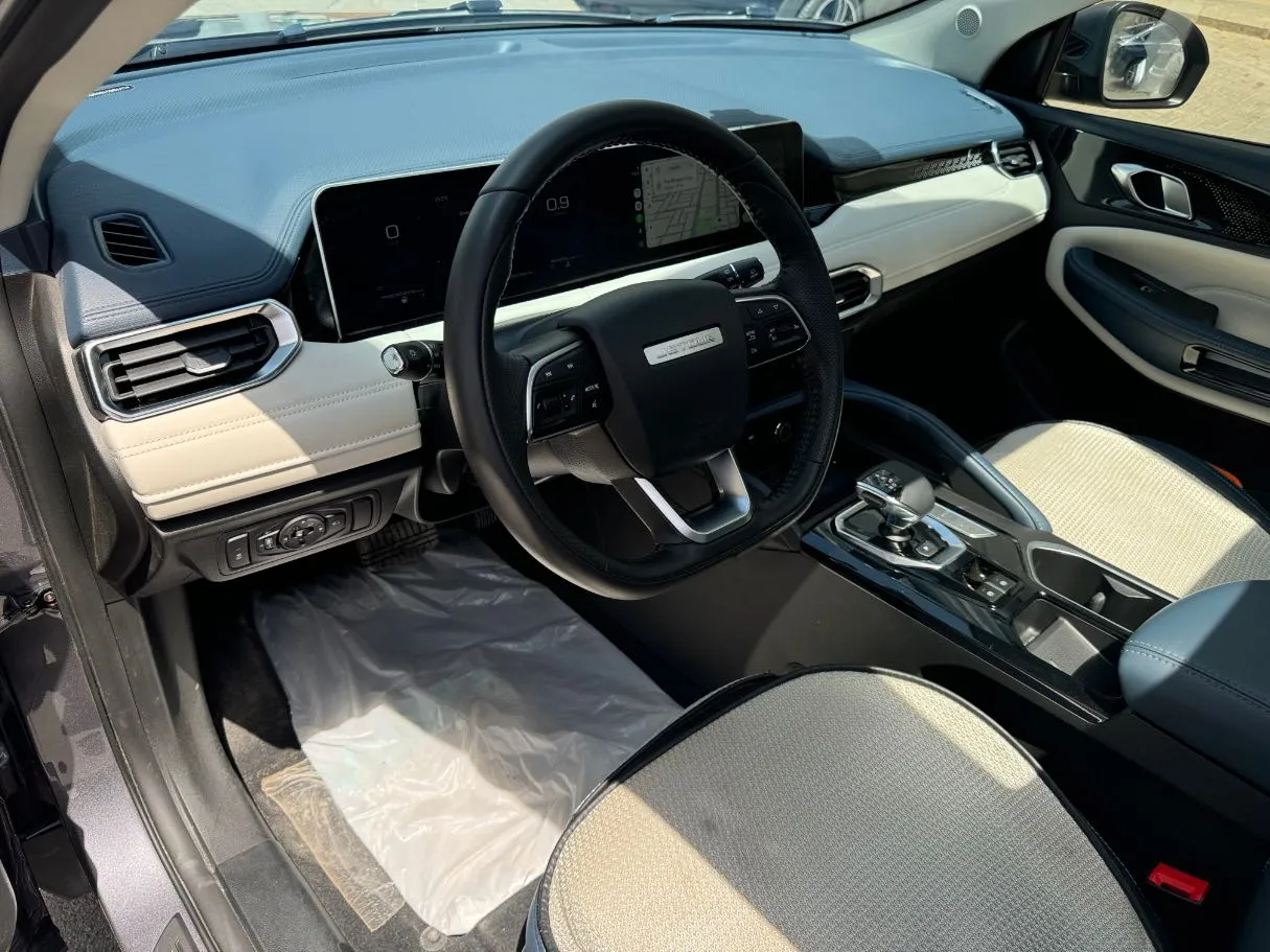Car image 9