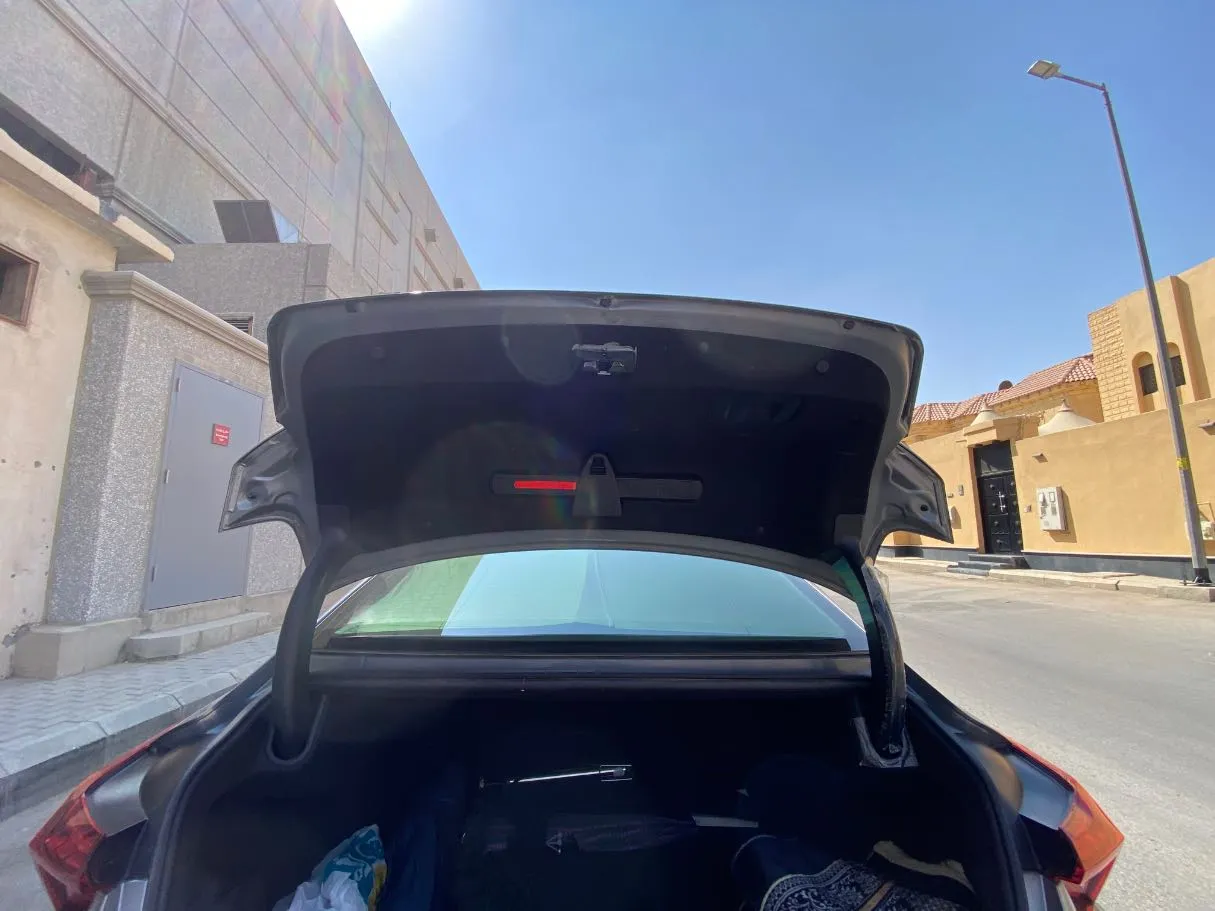 Car image 20