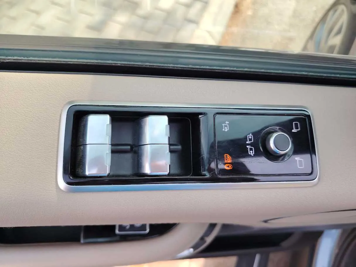 Car image 44