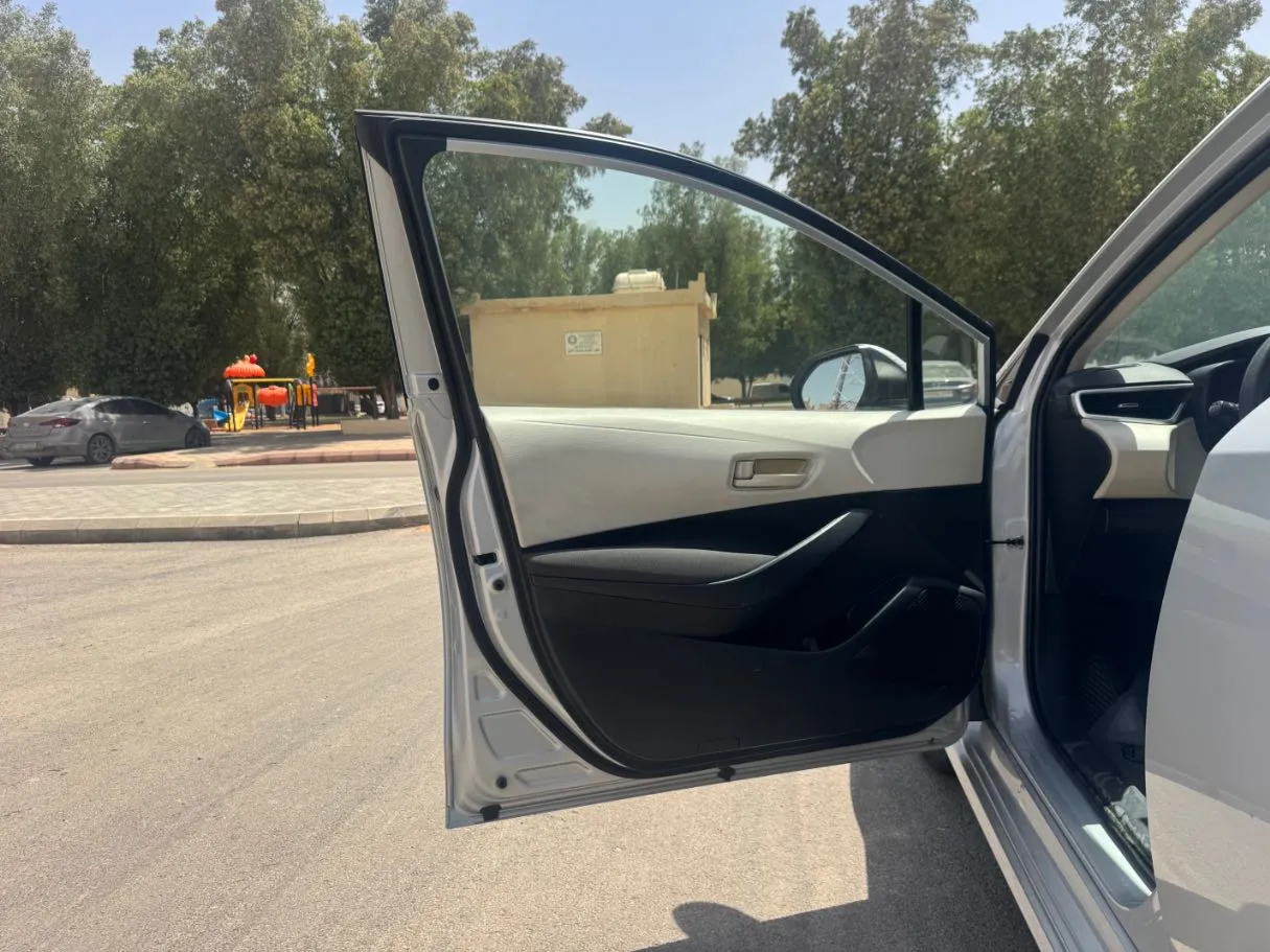 Car image 10