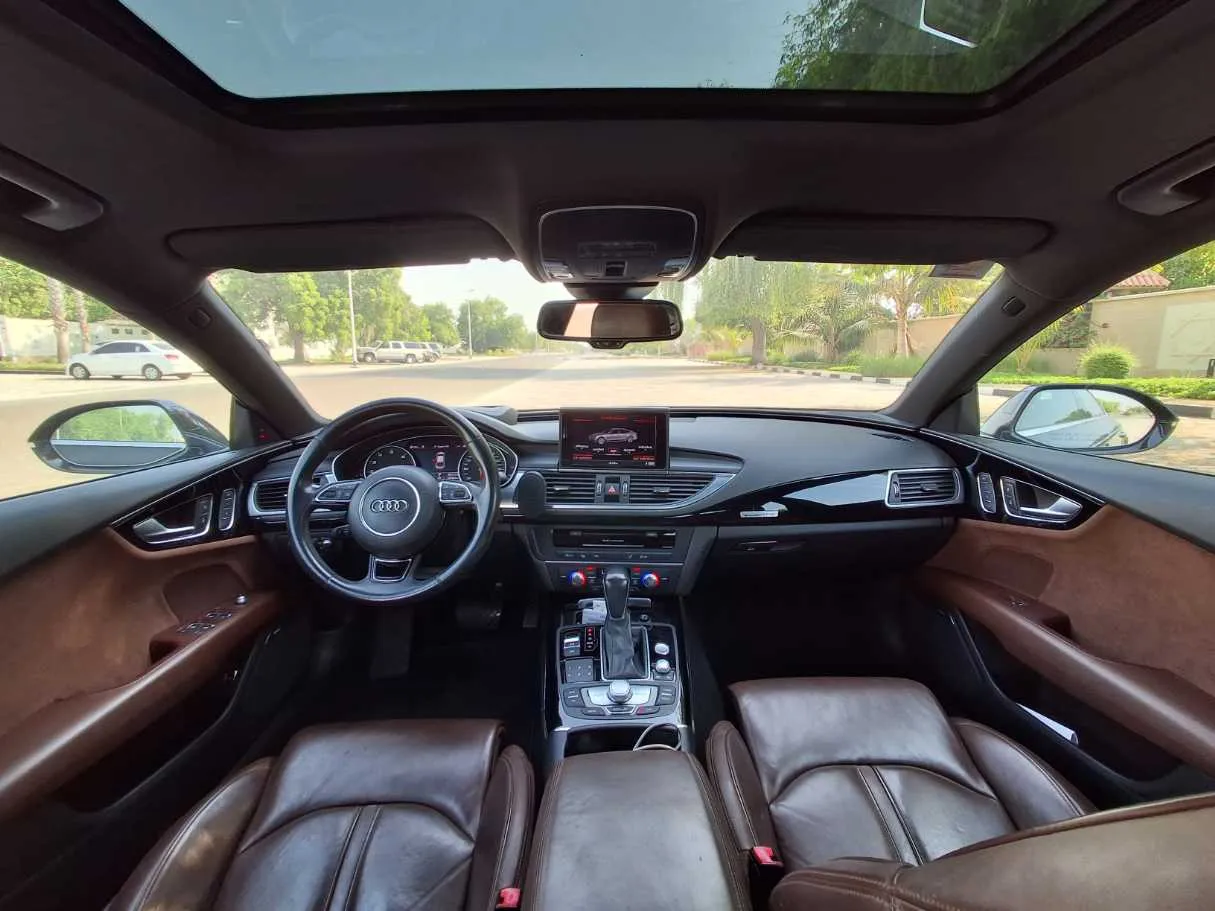 Car image 18