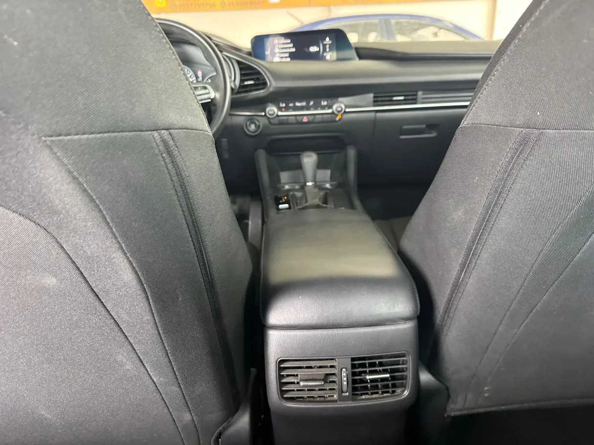Car image 17