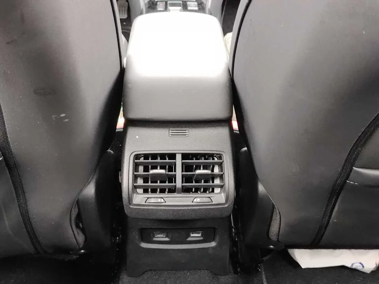 Car image 38